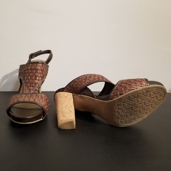 KENNETH COLE REACTION BROWN WOVEN CORK BLOCK HEELS SANDALS DAZEY SEXY BUCKLE 9 - Picture 8 of 8